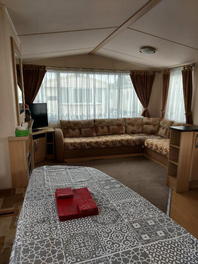 6 Berth Pet Friendly Caravan On Sandy Glade Berrow ภายนอก รูปภาพ