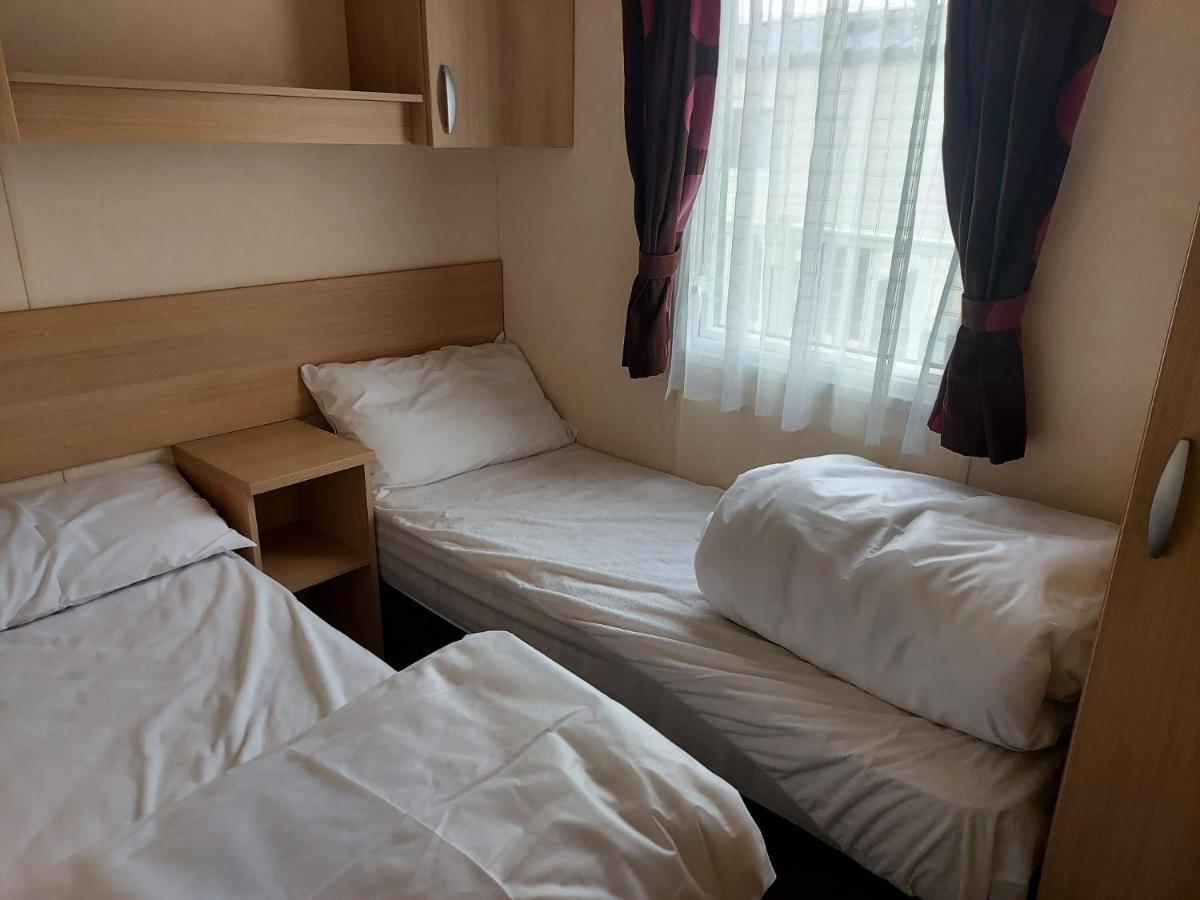 6 Berth Pet Friendly Caravan On Sandy Glade Berrow ภายนอก รูปภาพ